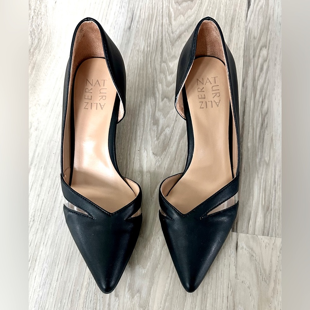 Naturalizer “Addie” black pump
